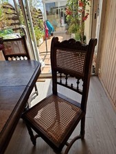 Table et 4 chaises salle à manger. 