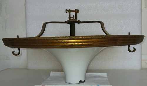 Ancien plafonnier émaillé
