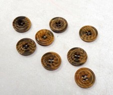 Lot 8 Boutons anciens en bois