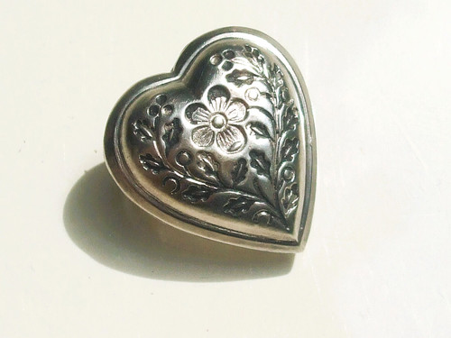 Belle petite broche coeur - petite,