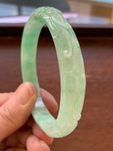 Bracelet jonc jade sculpté - bracelet,