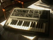 SYNTHETISEUR DE RECHERCHE ANALOGIQUE TEISCO 60 F MONOPHONIQUE