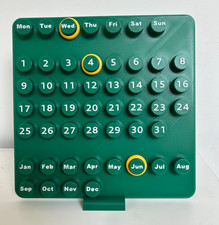  Calendrier Perpétuel – Design Space Age – Couleur Vert 