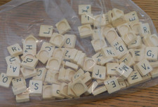 LOT PIECES pions de SCRABBLE jeux des mots LETTRE