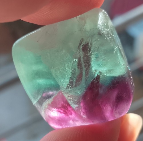 19.88gr 22x20x19mm fluorite