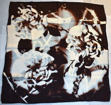 Foulard en soie Christian Dior 64 cm x 63 cm