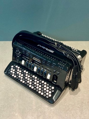 Roland 4xb v accordion - bk, v-accordion