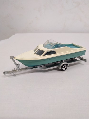 Bateau norev avec - norev, remorque