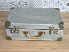 Ancienne valise en aluminium avec poignée cuir