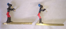 VINTAGE 2 BEAUX PORTES COUTEAU AFRICAIN QUI JOUE FLUTE EN BRONZE avec pochette