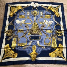 Foulard Hermès Carré 90 en soie Etrières bon état d'usage sans boîte authentique