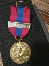 Médaille de la Défense Nationale Barrette  Arme blindée, avec son épingle .