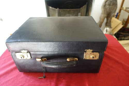 Très belle valise nécessaire - très,