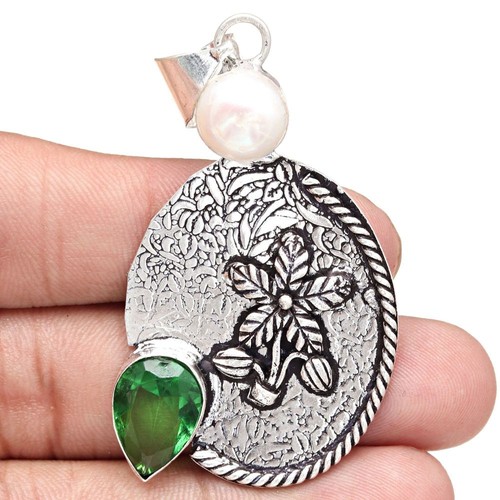 Pendentif perle émeraude