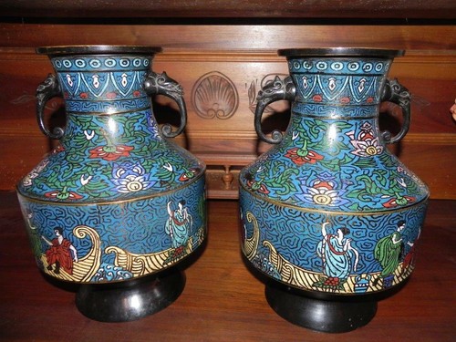 Paire vases bronze à - de, en