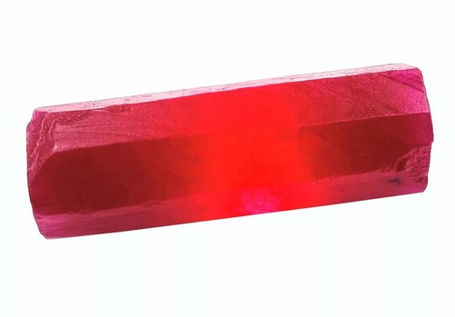 Pierre précieuse brute rubis