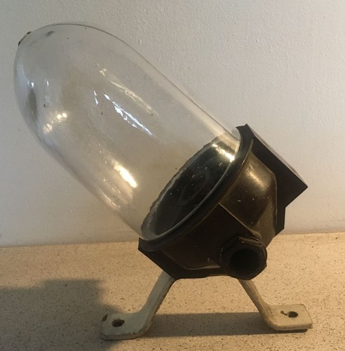 Ancienne lampe murale