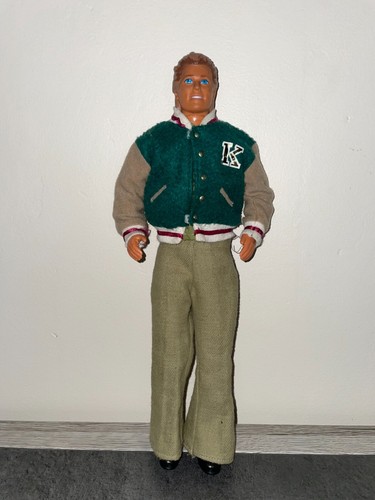 Poupée figurine de - /,
