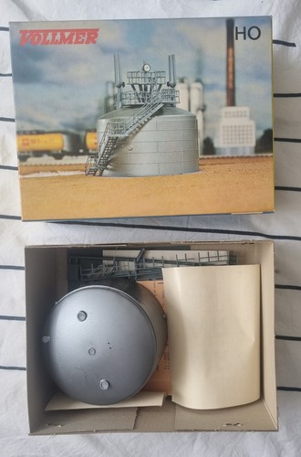 Train reservoir essence - a,