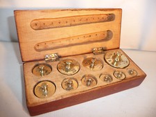 Ancienne boite à poids Coffret complète avec ces 10 éléments en laiton