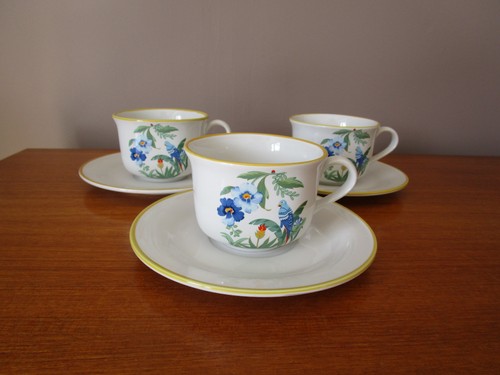 Grandes tasses sous - grandes, &