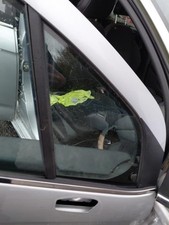Custode avant droit (porte)