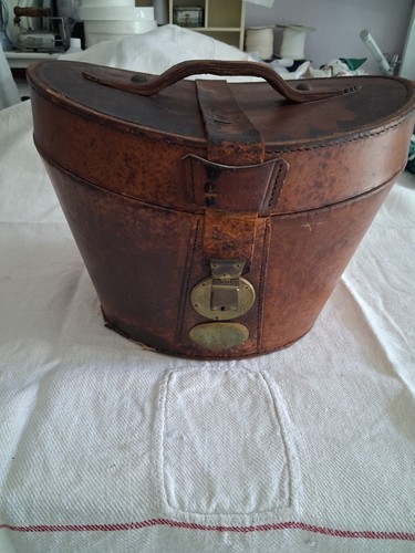 Ancienne boîte chapeau - ancienne,