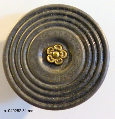 Gros bouton ancien - bouton,
