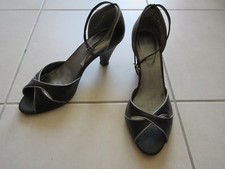 Escarpins noirs de la marque Lauréana pointure 39