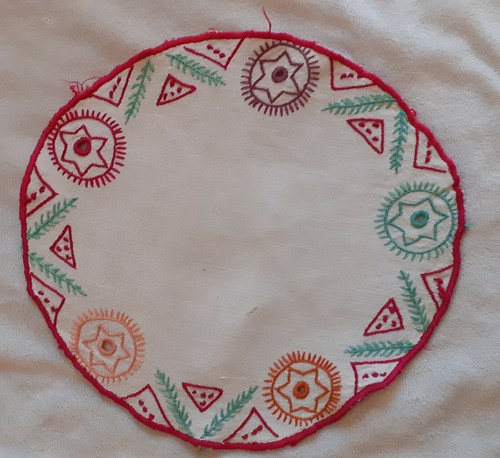 Napperon rond ecru ancien - ,