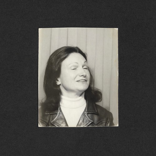 Portrait femme ferme - , jeux