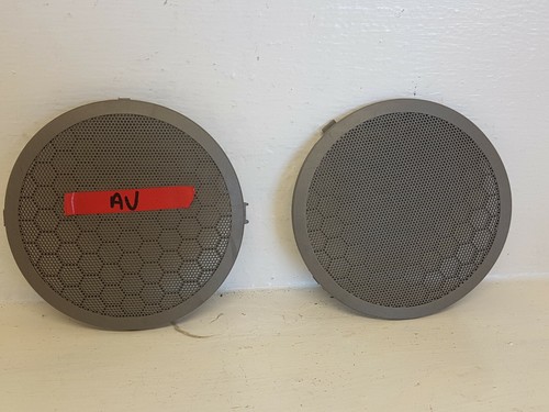 Cache enceinte porte avant