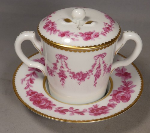Tasse trembleuse couverte - , et