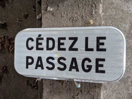 Panneau circulation céder - de,