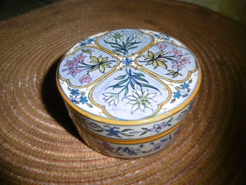 Petite boite ancienne - petite,