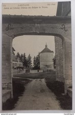Saint Lyé (Aube) - Entrée de l'Ancien Chateau des évêques de Troyes - Colombier