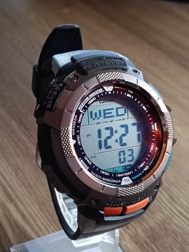 Montre solaire radiocommandée