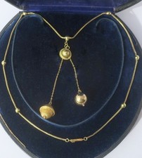Rare collier négligé