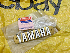 Yamaha YB50 YB70 RH Fuel Tank Badges Emblème NOS Genuine Japan P/N 357-24162-00