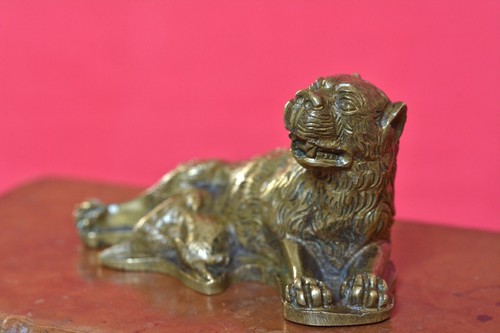 Statuette bronze style - statuette,