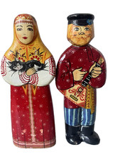 Sujets en Bois peint Vintage Couple Russe Femme au Chat & Homme à la Balalaïka