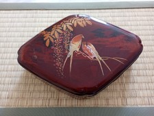 coffret ancien/ boîte à bijoux en bois laqué en forme de losange.Japon ,Chine ?