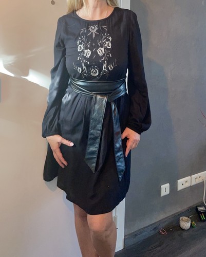 Robe noire brodé fleurs