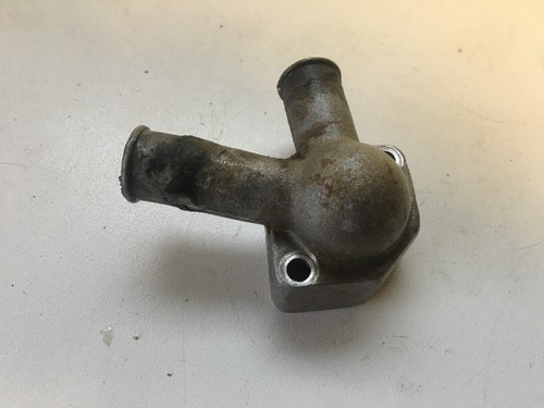 Entree eau piece moteur - eau,