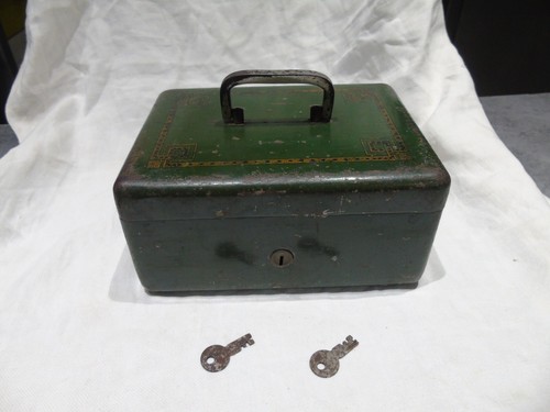 Ancien petit coffre - , acier