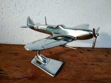 Avion Spitfire en aluminium poli, neuf longueur 21cm envergure 25cm ,sur socle