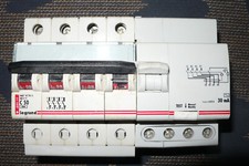 ANCIEN DISJONCTEUR DIFFERENTIEL 4PÔLES 50A 30mA TYPE AC, TETRA. 50AMPERE LEGRAND