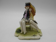 FIGURINE COUPLE SUR UN BANC EN