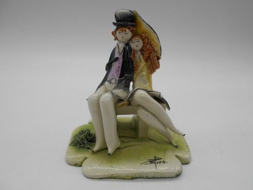 Figurine couple sur banc - figurine,