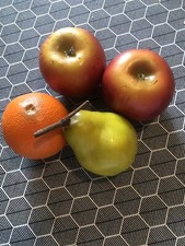 Lot De 4 Fruits Factices. Taille Réelle